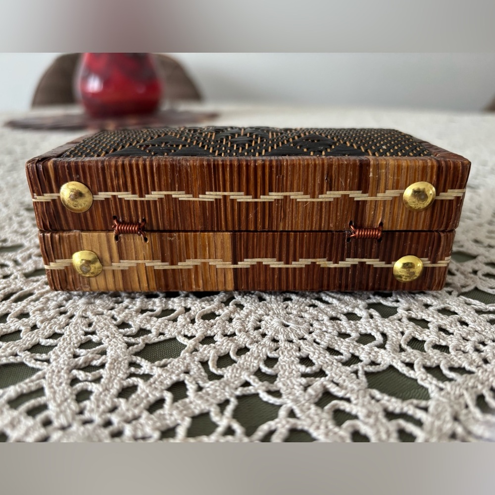 Coin purse rattan bamboo vintage. Inside is very clean!! - Picture 7 of 12